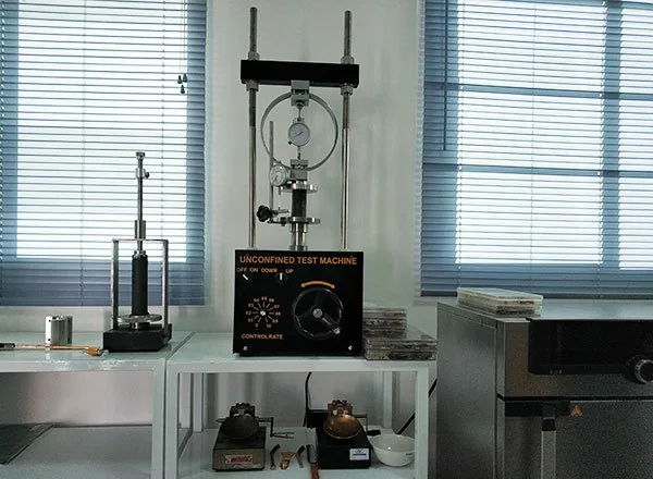 Unconfined compression soil test apparatus